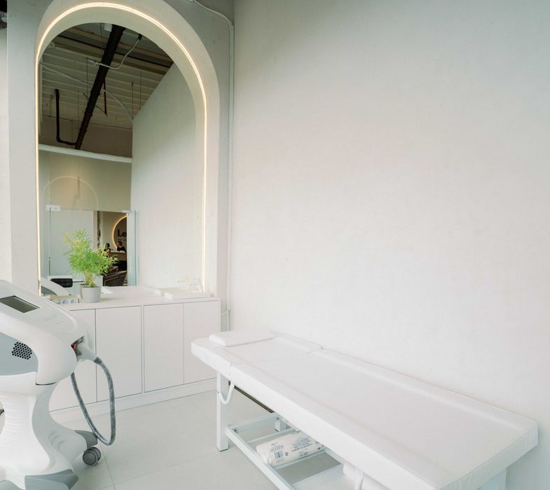 Inchiriez intreaga locatie sau 1 2 camere in Salon Servicii Frumusete