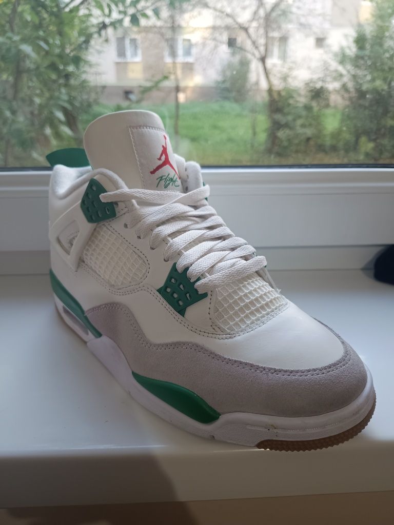 Jordan 4 retro Sb pine green