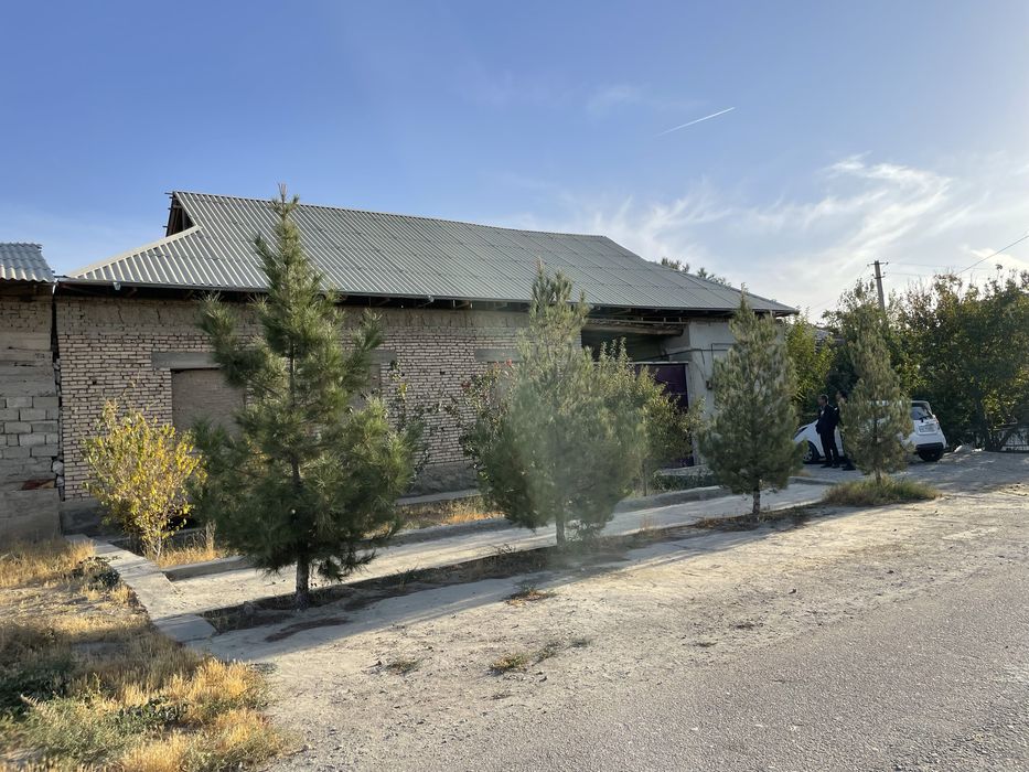 Navoiy shahri Umid qo’rg’onidan hovli sotiladi