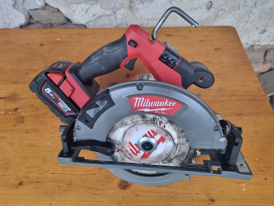 Circular milwaukee fcsg66 cu baterie 5 amperi