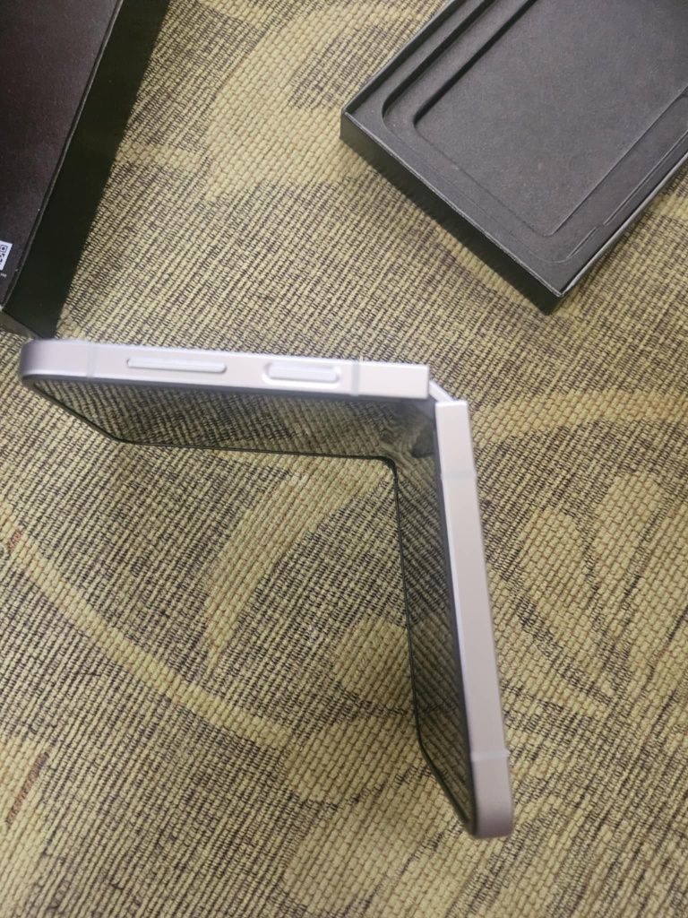 Samsung  galaxy Flip 6