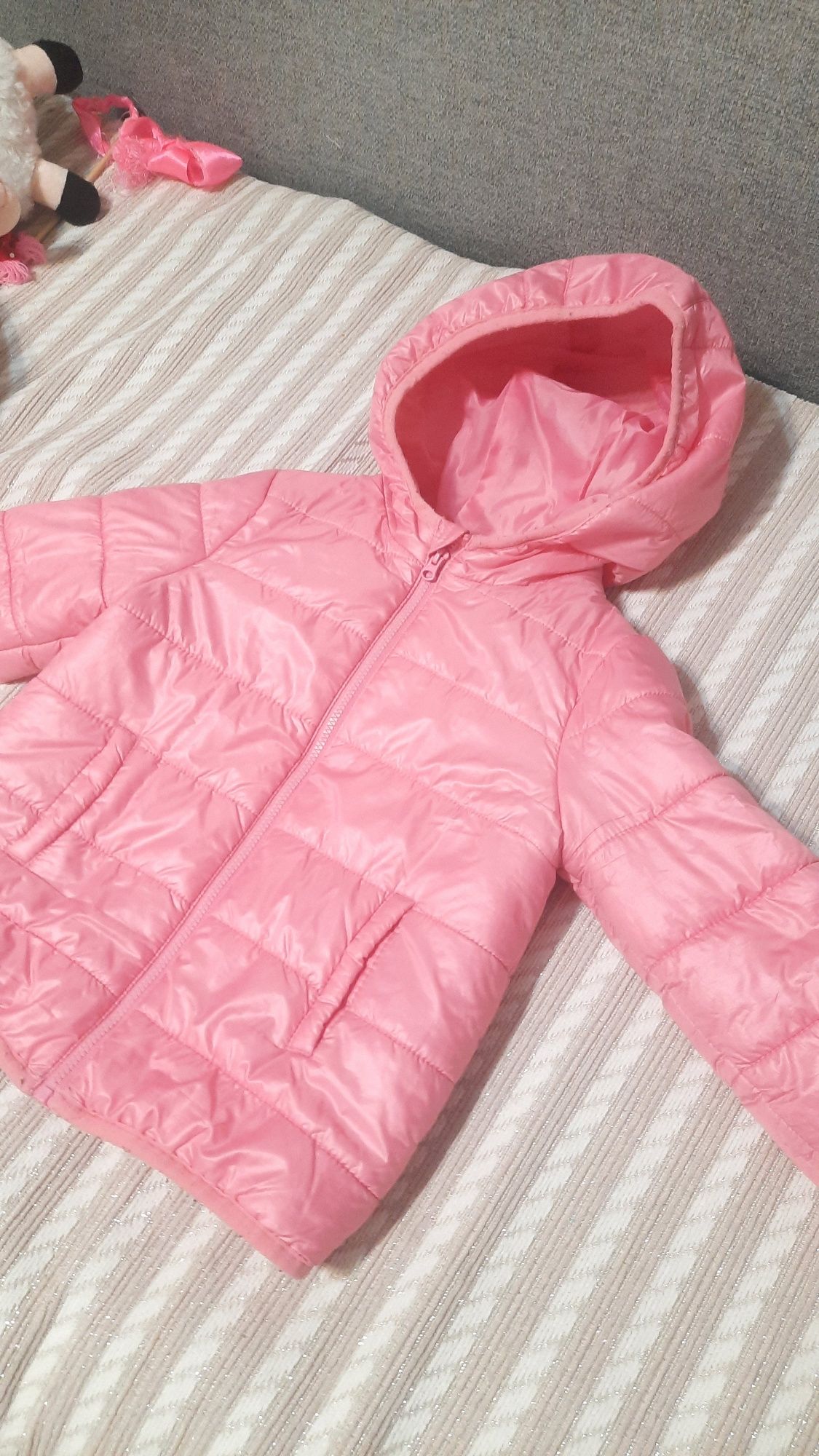 Пуховики  парка бежевая зима и розовый  куртки весна осень