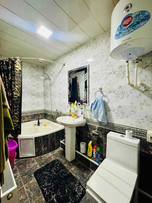 Buxoroda kvartira sotiladi 3 xonali 85m2 3-qavat.