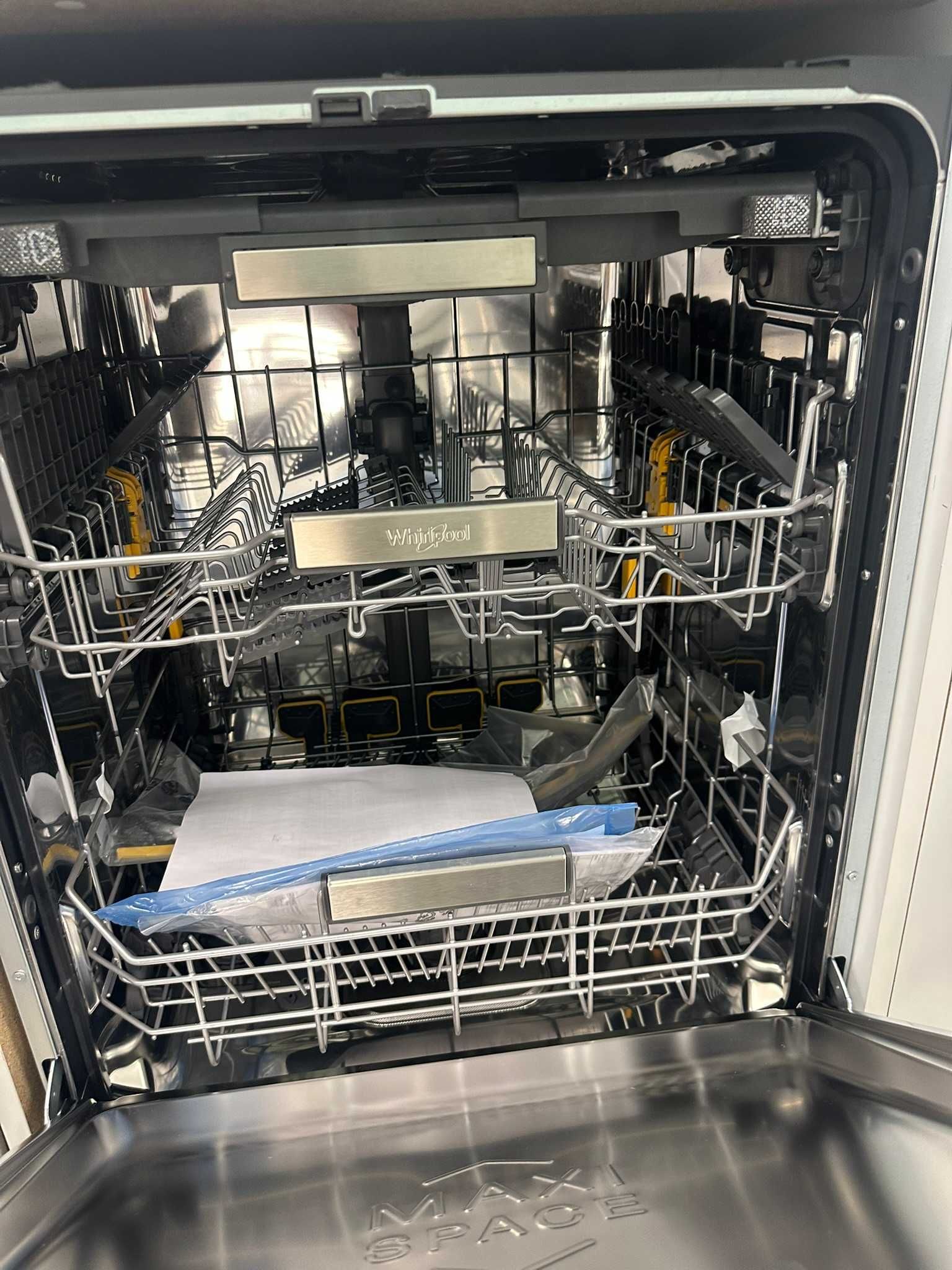 Съдомиялна машина Whirlpool W7IHP40L 15/ 10 програми 3-то отделение
