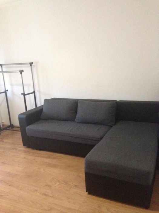 Dau în chirie garsonieră