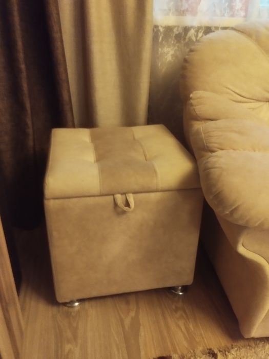 Диван с креслом и пуфиком