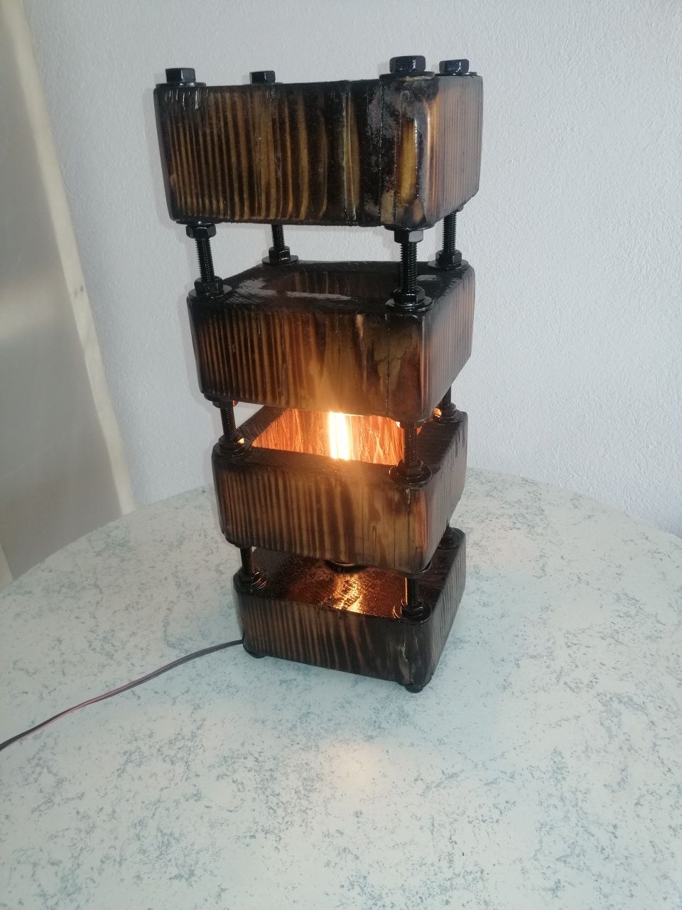 Lampa veioza din lemn lucrata manual, bar, restaurant, unicat