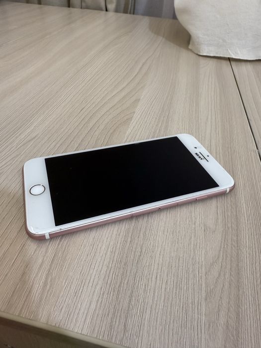 iPhone 7plus розовый