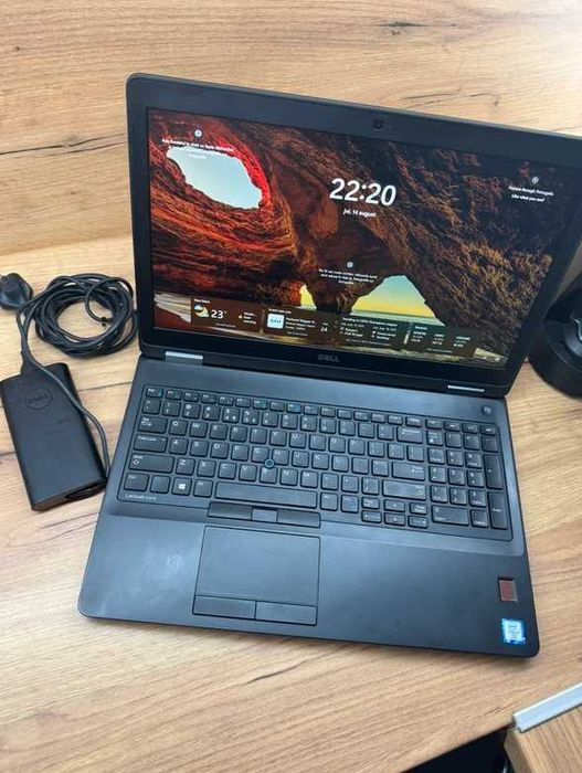 Calculator/Laptop office