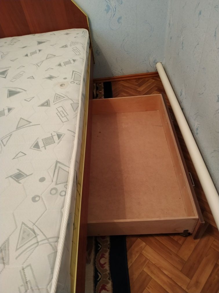 Кровать двухспальная б/у