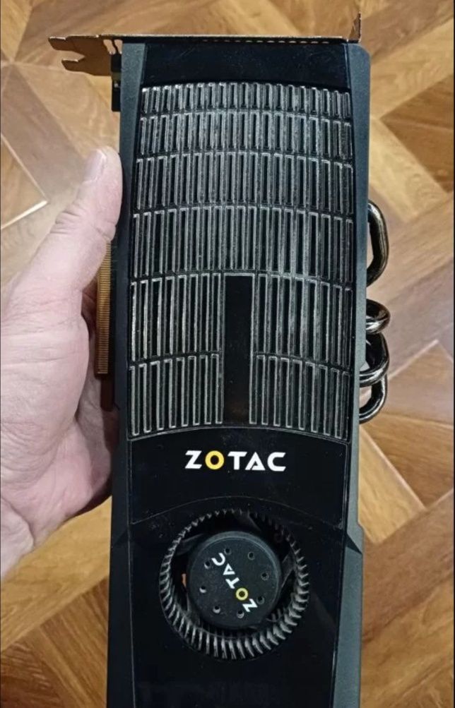 Placa video ZOTAC GeForce GTX 570 1280MB Synergy Edition
