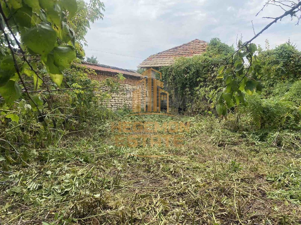 Продава се Къща в с. Дряновец, Област Разград - 200 кв.м за 75 €/кв.м - Снимка #2