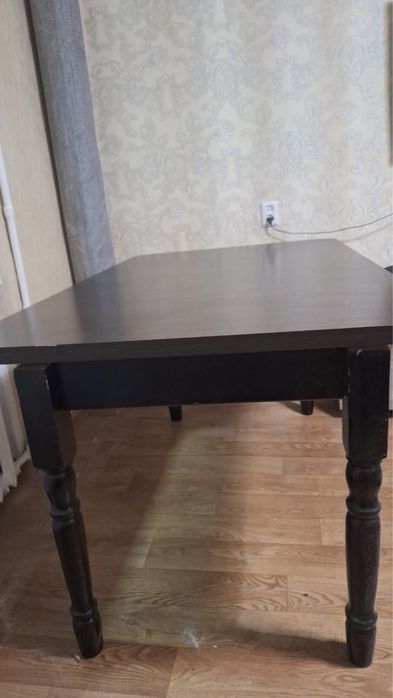 срочно продам стол с тумбой