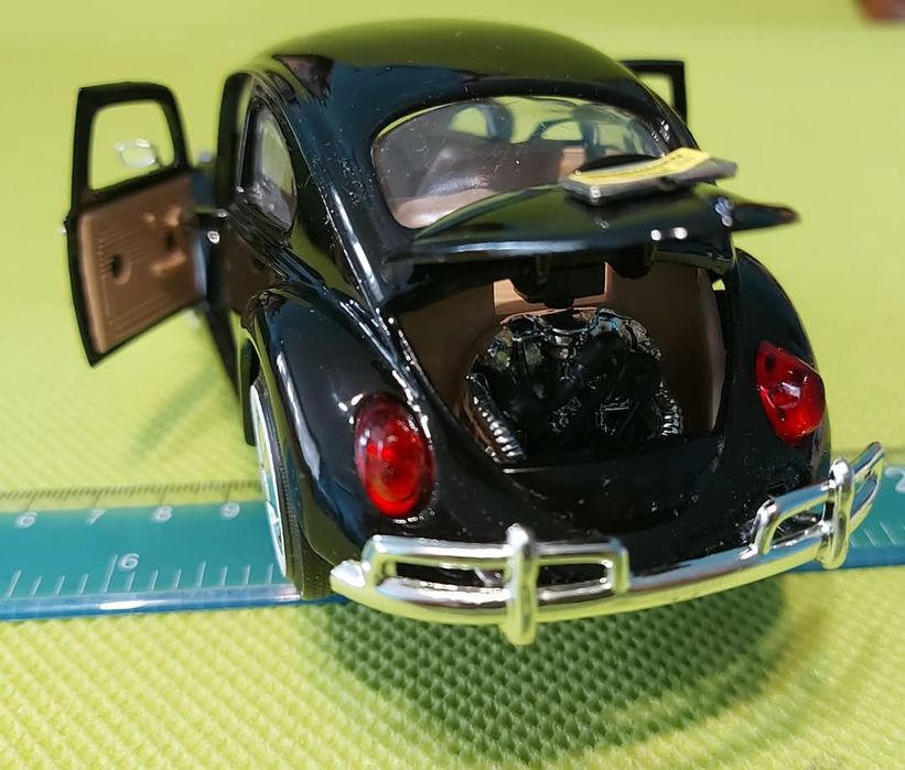 Метална количка Volkswagen Beetle. Цена: 40лв.