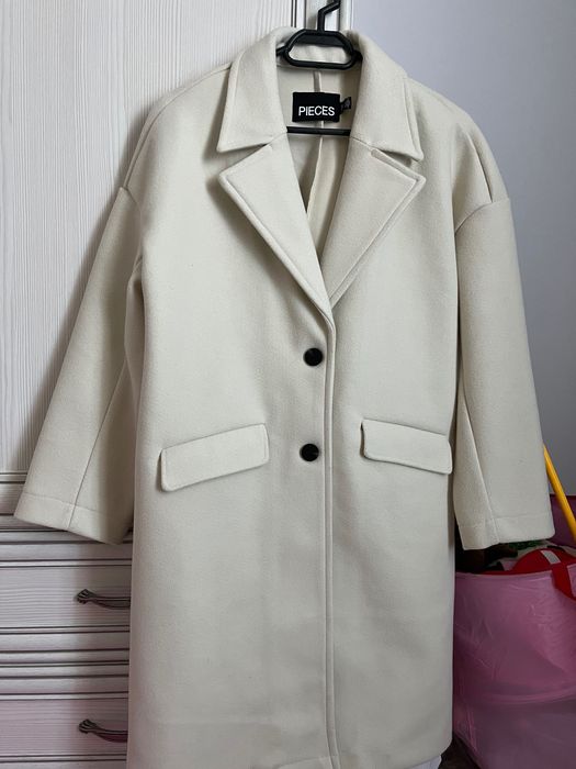 Palton nou Pieces la 40 lei