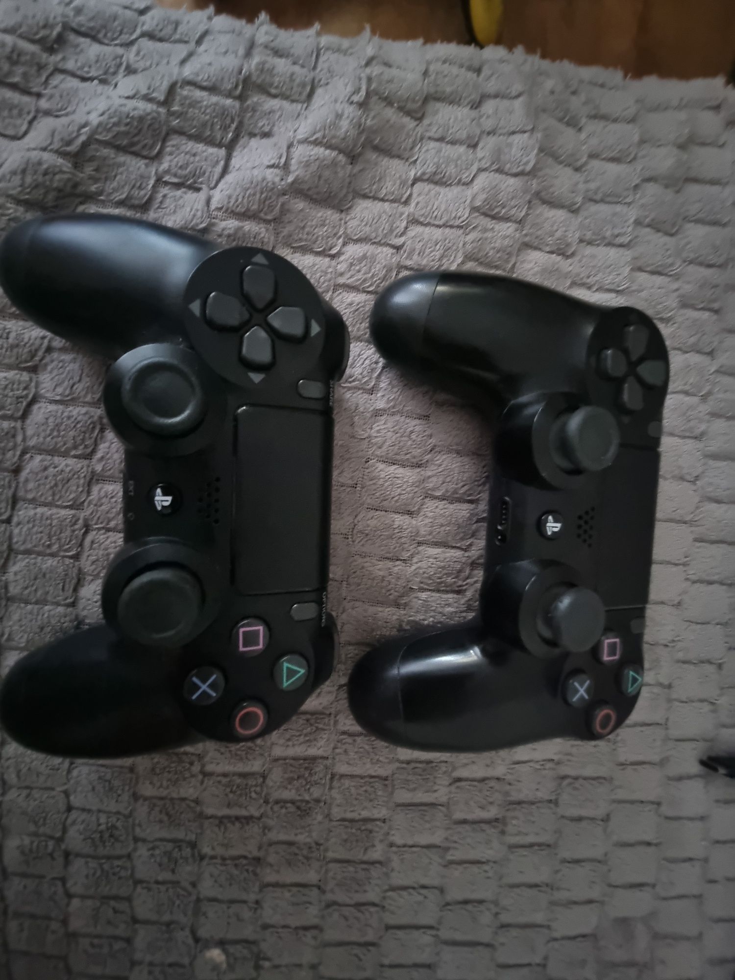 PS4 Normal 500 GB+ 2 controlere+charging dock
