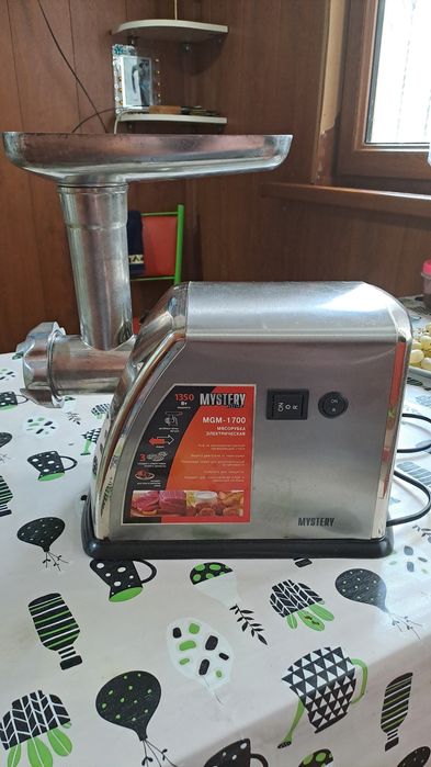 Продаётся мясорубка электрическая