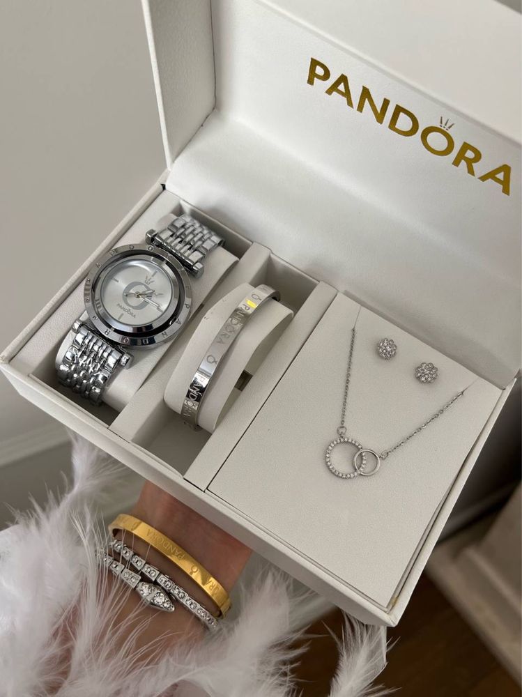 Женские часы Pandora