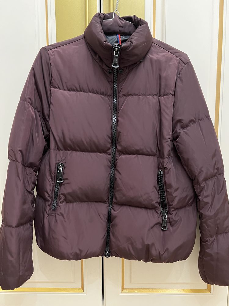 Продается куртка Moncler