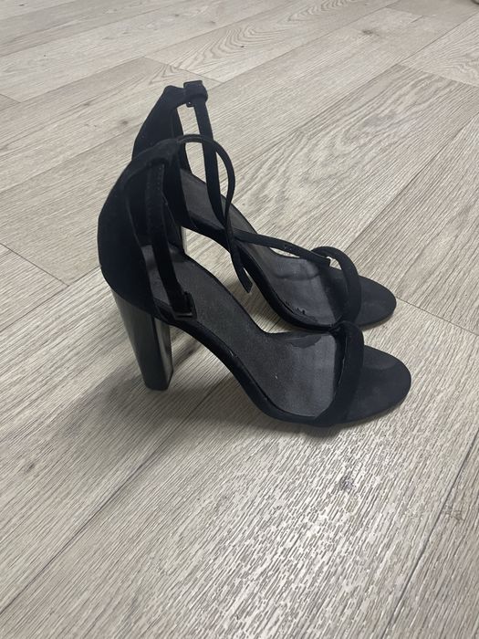 Продам босоножки 38