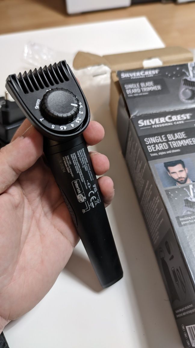 Beard trimmer, mașina de tuns barba, nr reglabil pe acumulator