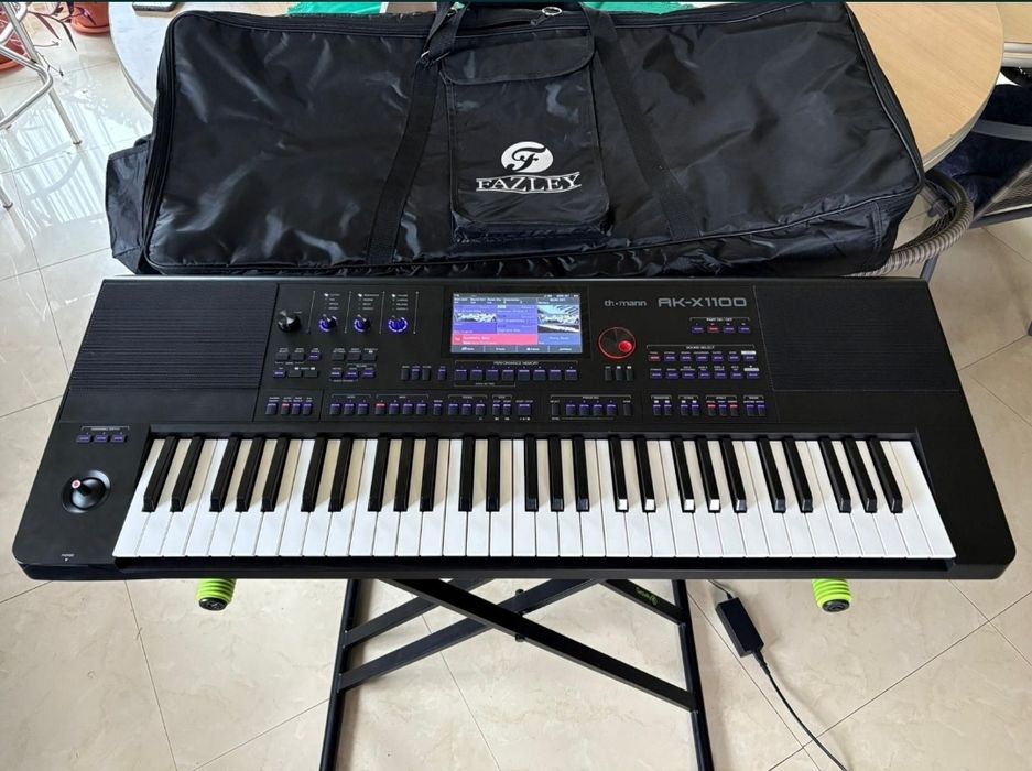 Pachet Orga Thomann AK-X1100 în stare foarte buna