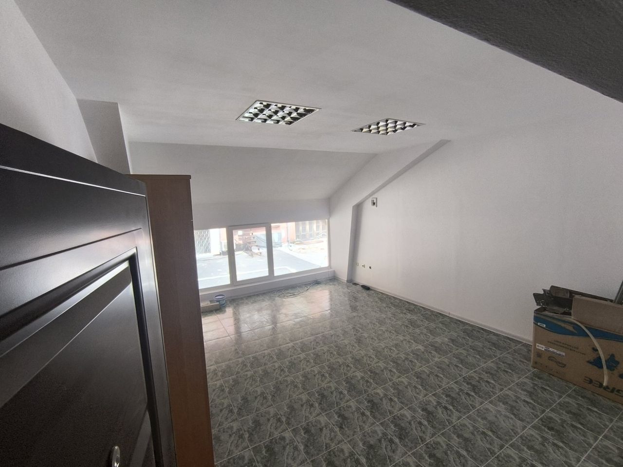 Продава се Офис в Казанлък - 28 кв.м за 1184 €/кв.м - Снимка #3