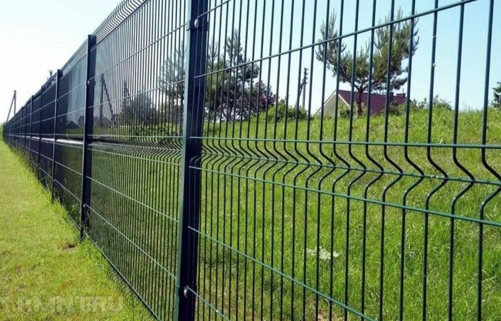 Realizăm Garduri din șipcă metalică