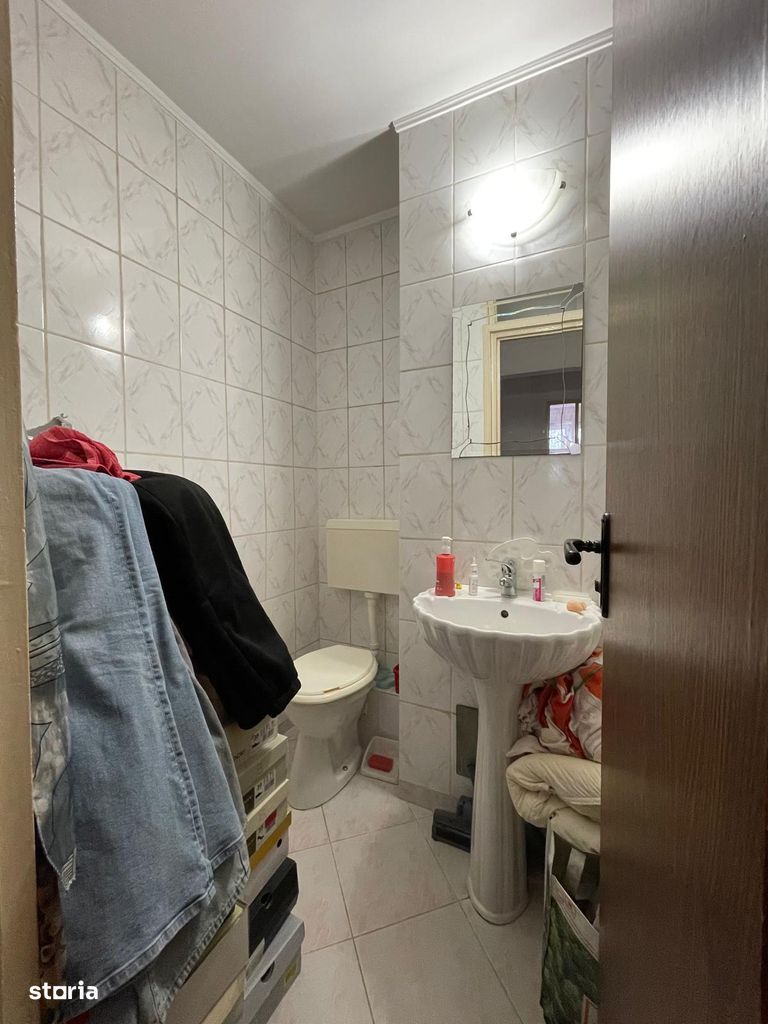 Apartament 3 camere decomandat Sector 5 strada Pecineaga