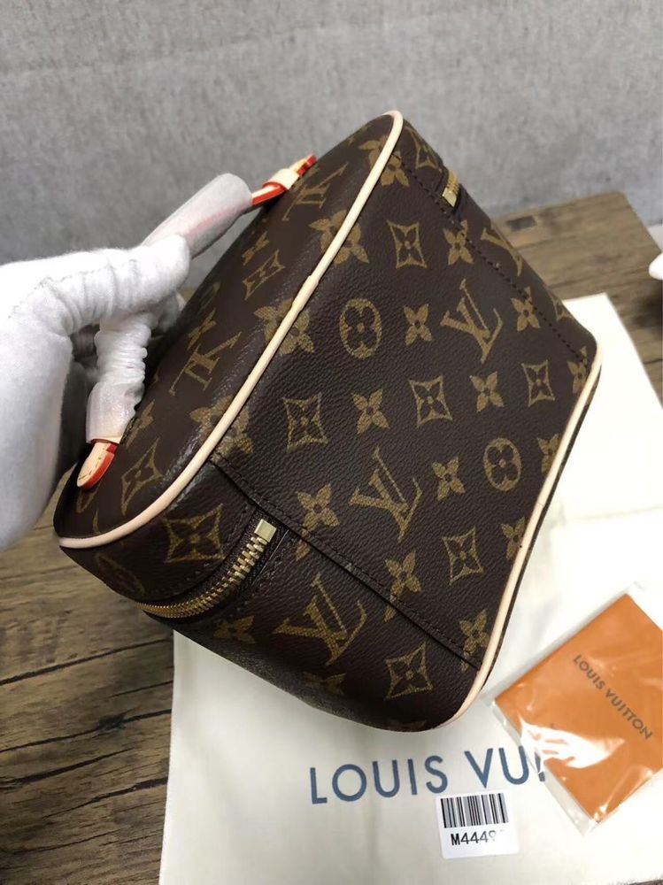 Louis vuitton чанта клъч мини вариант