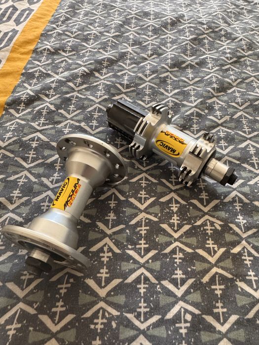 Set butuci cursiera Mavic Aksium Race