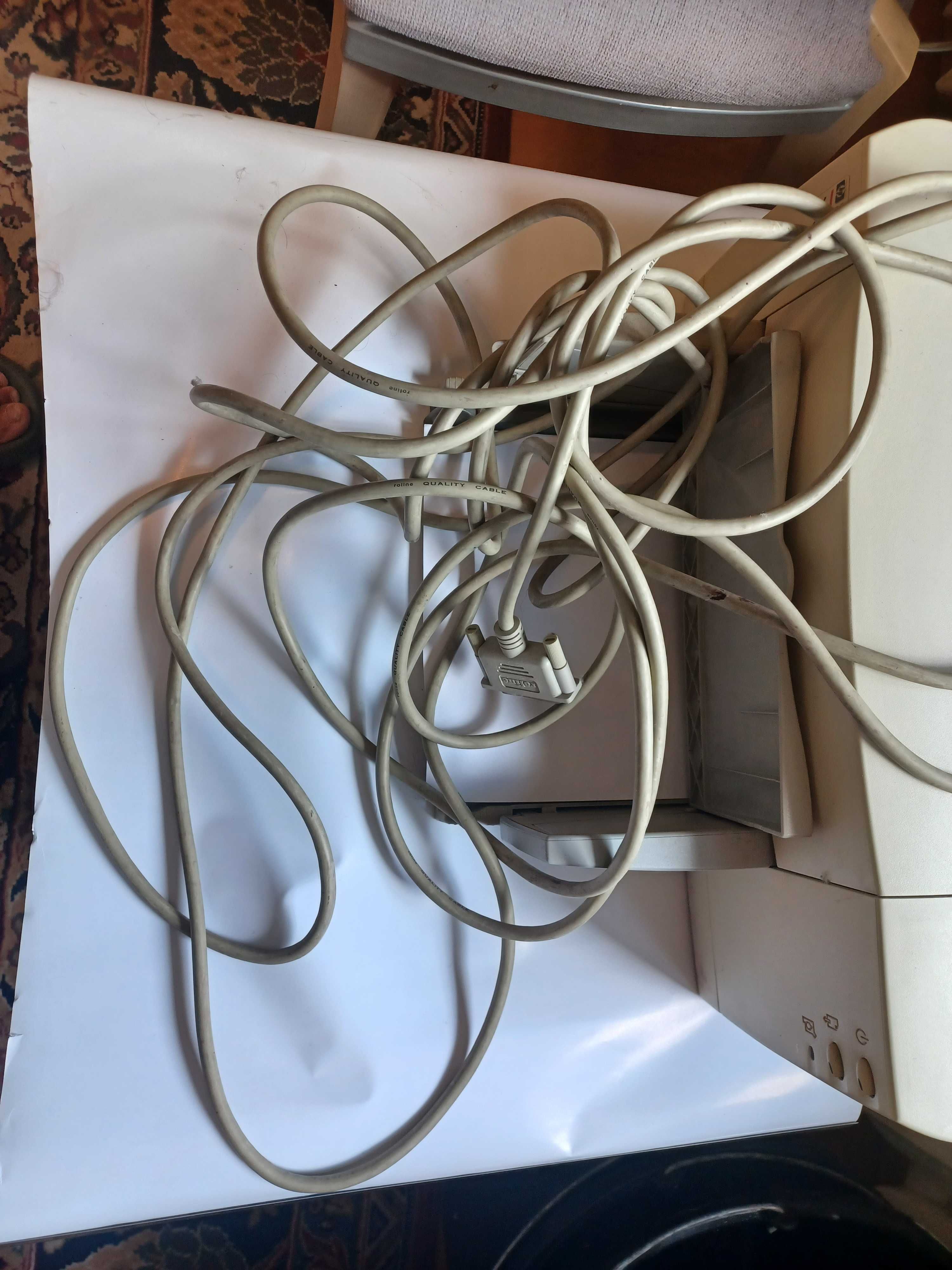 Работещ Принтер Hewlett Packard  Desk jet710C с кабел 5м