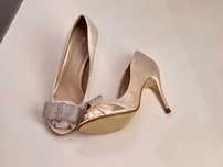 Pantofi stiletto crem cu fete din satin NOI