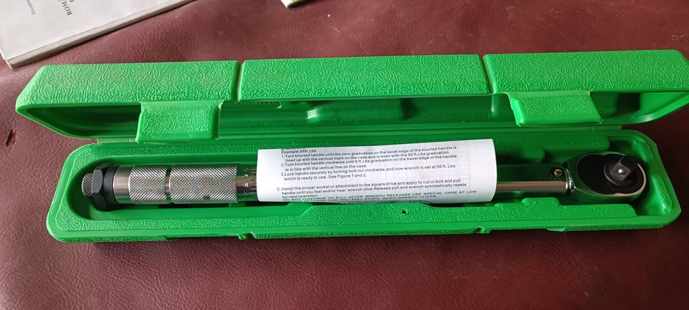 Cheie chei dinamometrica Yato 42-210 Nm 1/2 și JBM 19-110 Nm 3/8