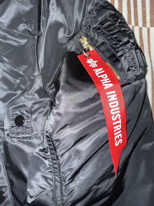 Продам куртку новую