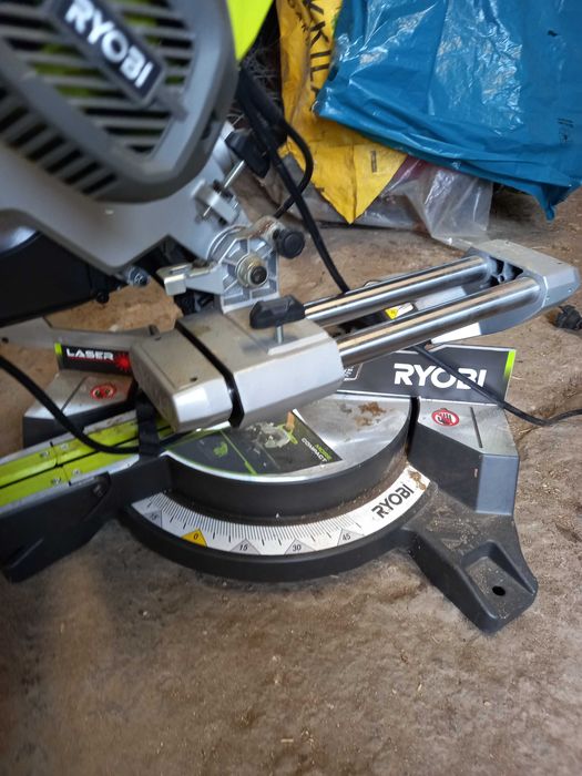 Fierăstrău debitor culisant Ryobi