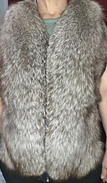 Продается кожный жилет женская.Пр