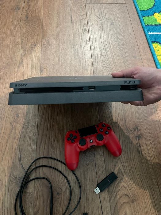 Sony PS4 Slim 1TB modat + controller original roșu + stick USB