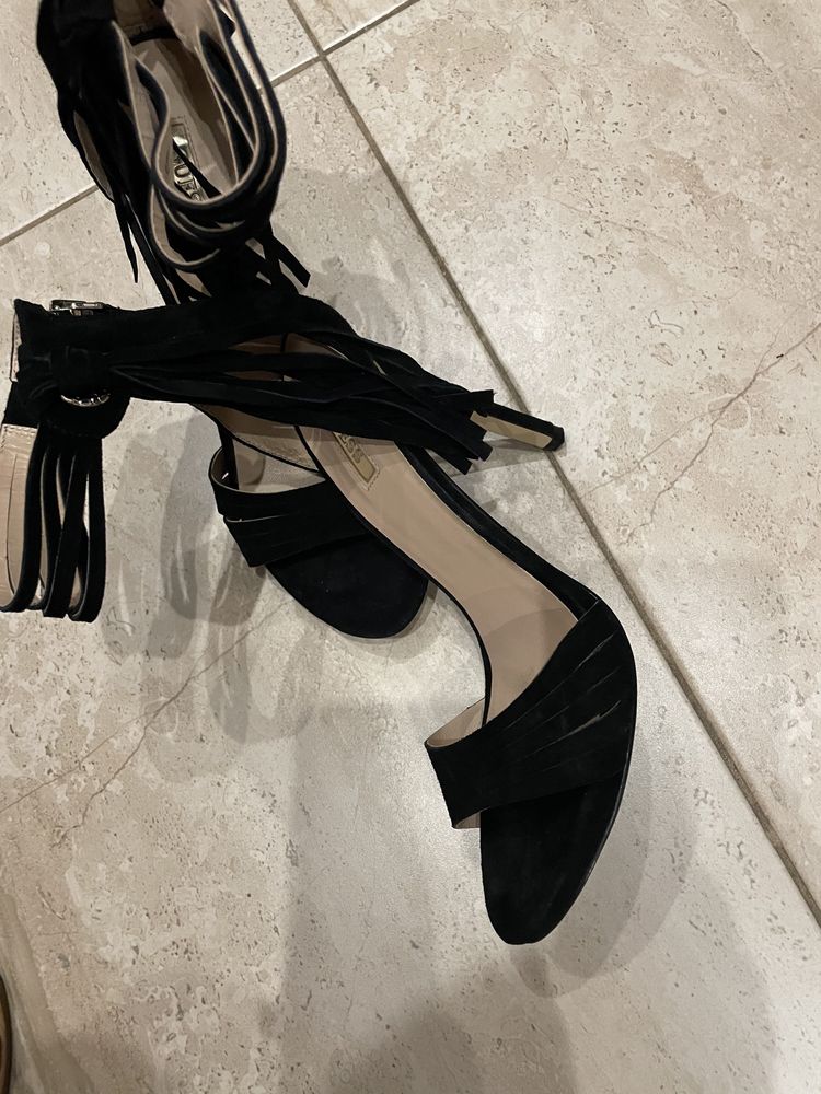 Обувки GUESS на ток естествен велур