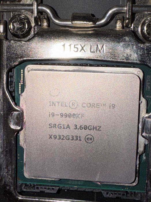 I9-9900KF/ MSI Z390 TOMAHAWK/ 32GB (2x16) DDR4-4000 CL18 + подарък