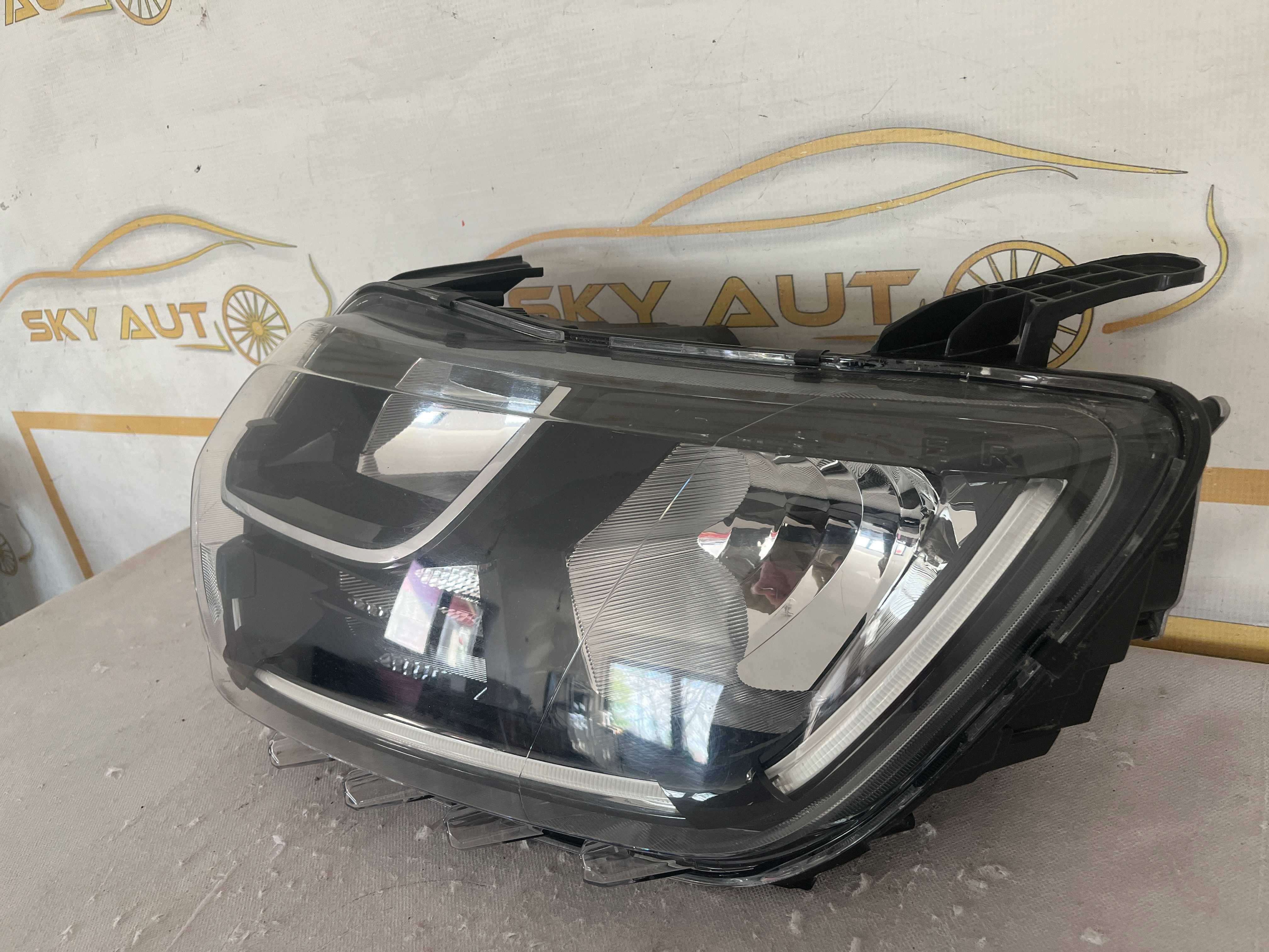 Far stanga halogen + led Dacia Duster 2 dupa 2018 original cu defecte