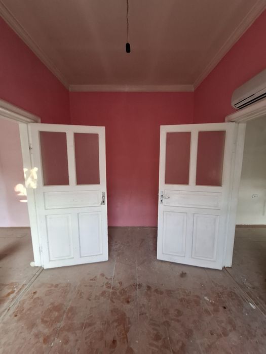 Продатся большой дом вдоль дороги