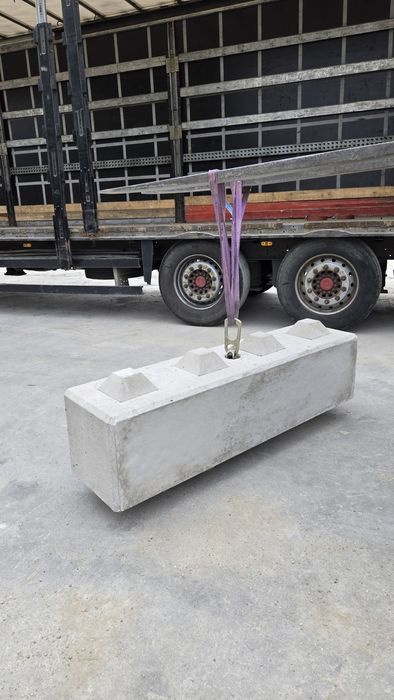 Blocuri de beton tip LEGO