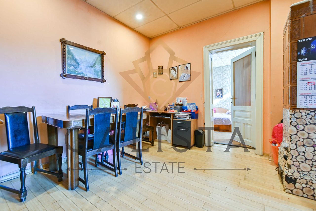 Продава се Етаж от къща в София, Център - 201 кв.м за 1891 €/кв.м - Снимка #1