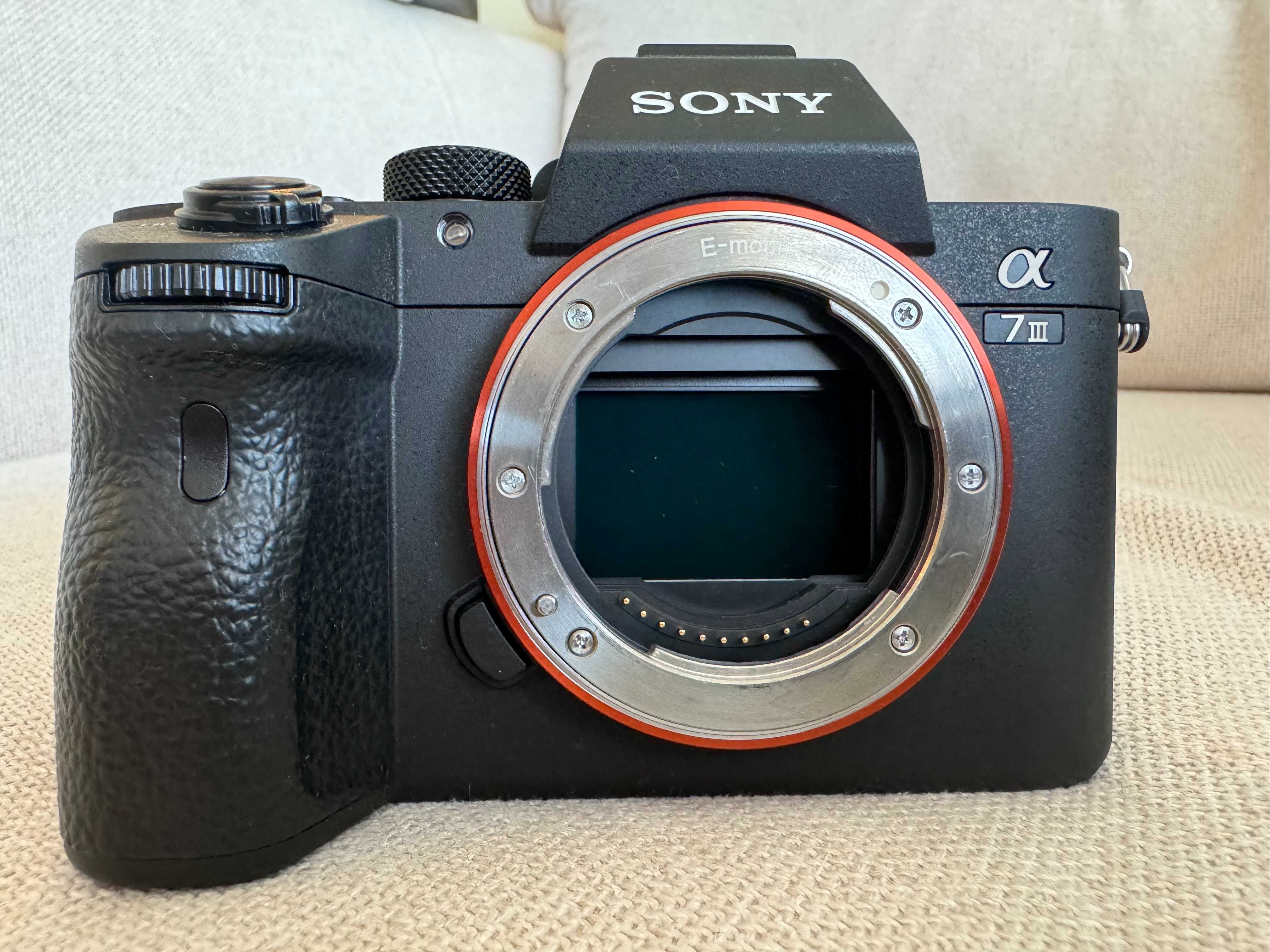 A7III 24.2MP Full-Frame Mirrorless Camera (Тяло)