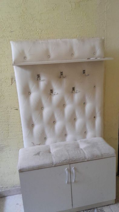 Продаётся белая прихожая