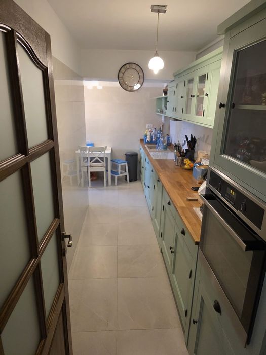 Închiriez apartament 4 camere Faleză Nord, cu vedere la mare