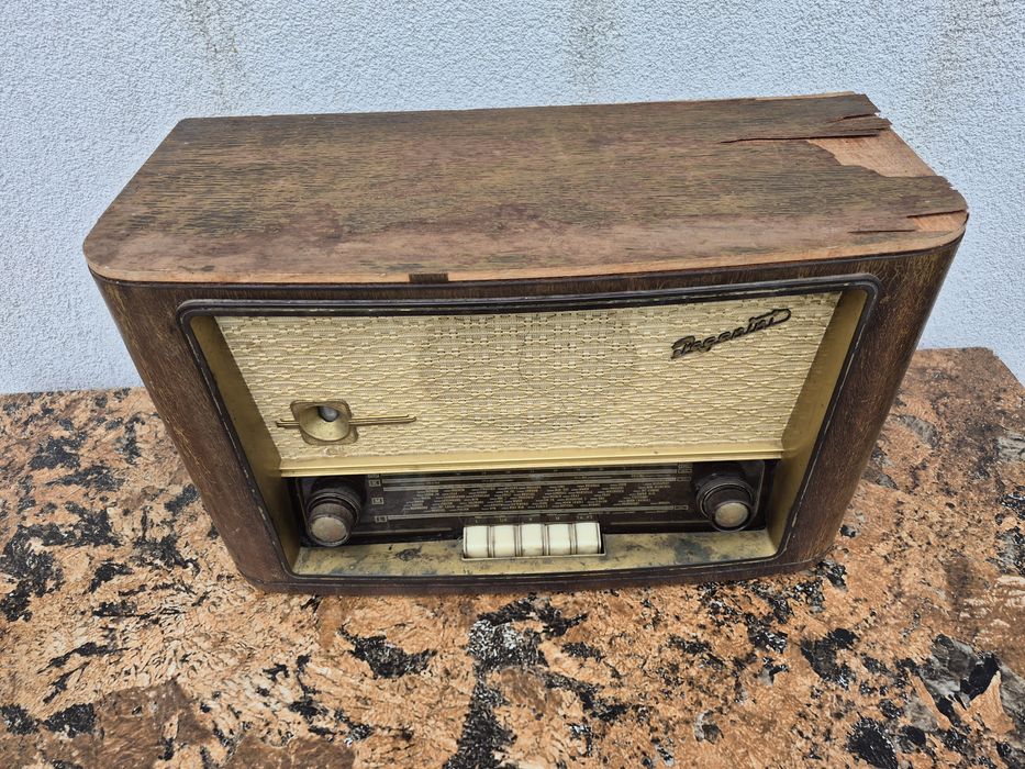 Vând lot uriaș 22 radio cu lampi si carcasa ebonita&lemn ani 1940-1980