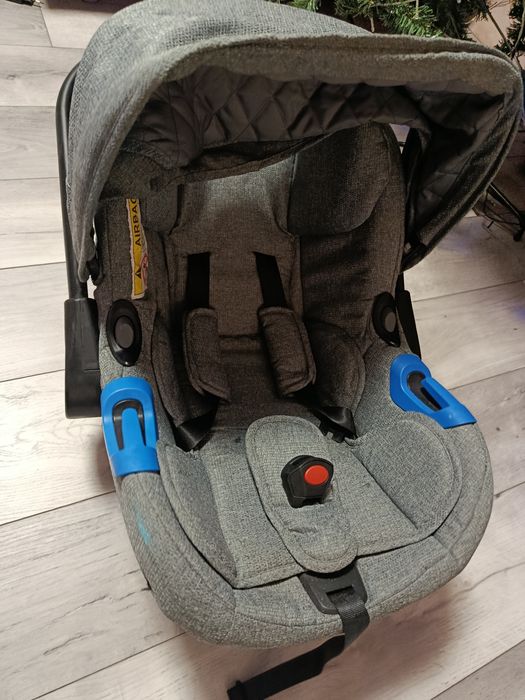 Cărucior și scoică auto