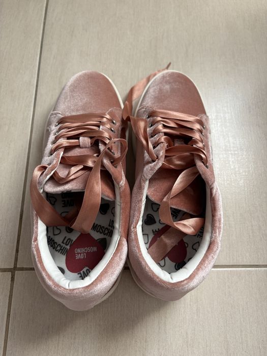 Adidasi Love Moschino